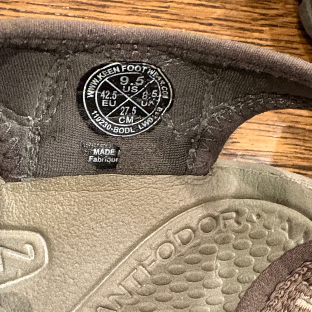 Keen Multi-Tone Outdoor Sandals - Picture 4 of 4